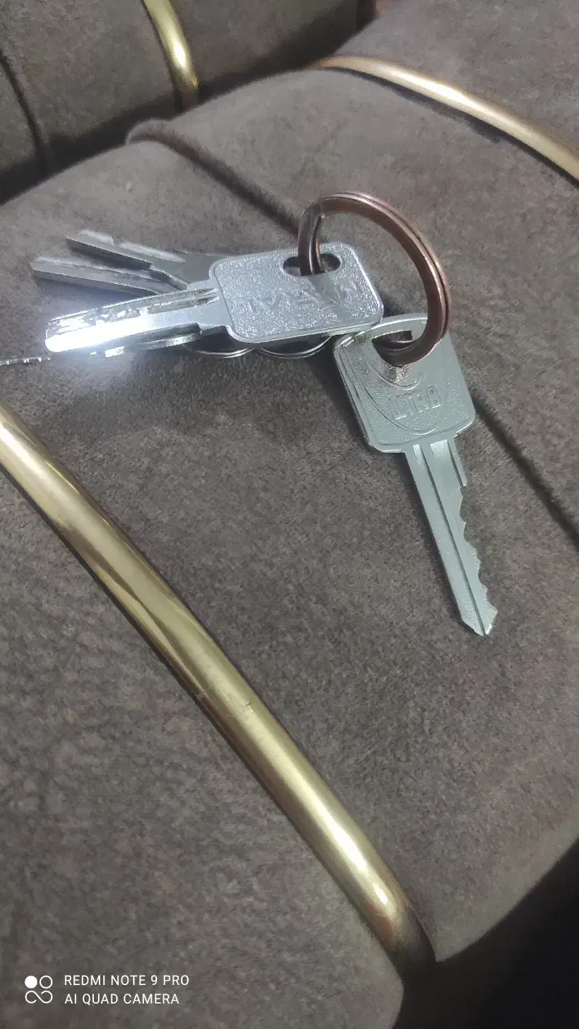 ‌‌۵عدد کلید گم کردم ۲۰متری فوتبال کوچه حافظ|اشیا|اراک, |دیوار