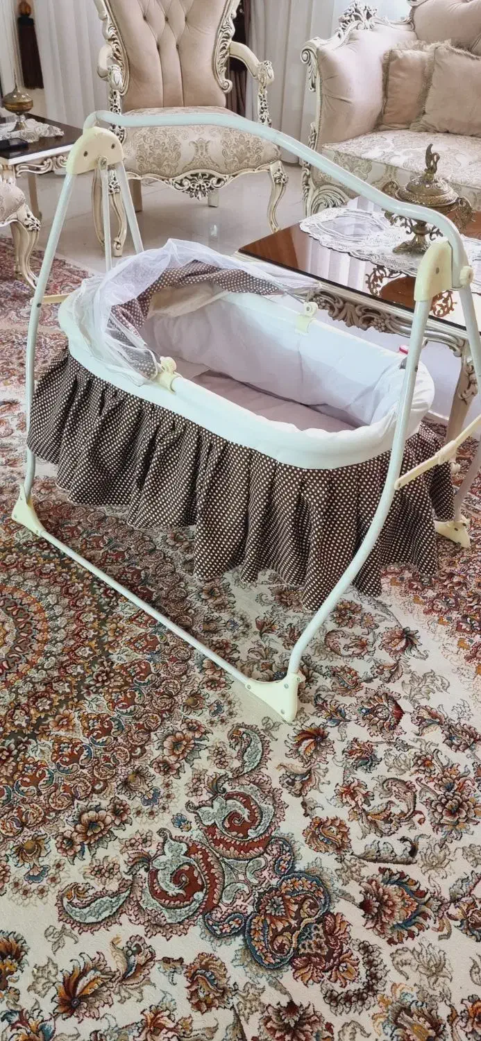 گهواره|تخت و صندلی بچه|بروجرد, |دیوار