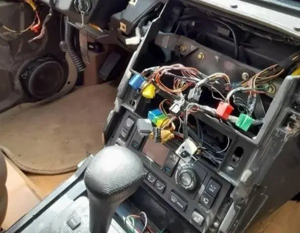 باطری سازی سیار روشن کردن خودرو در محل|خدمات موتور و ماشین|سنندج, |دیوار