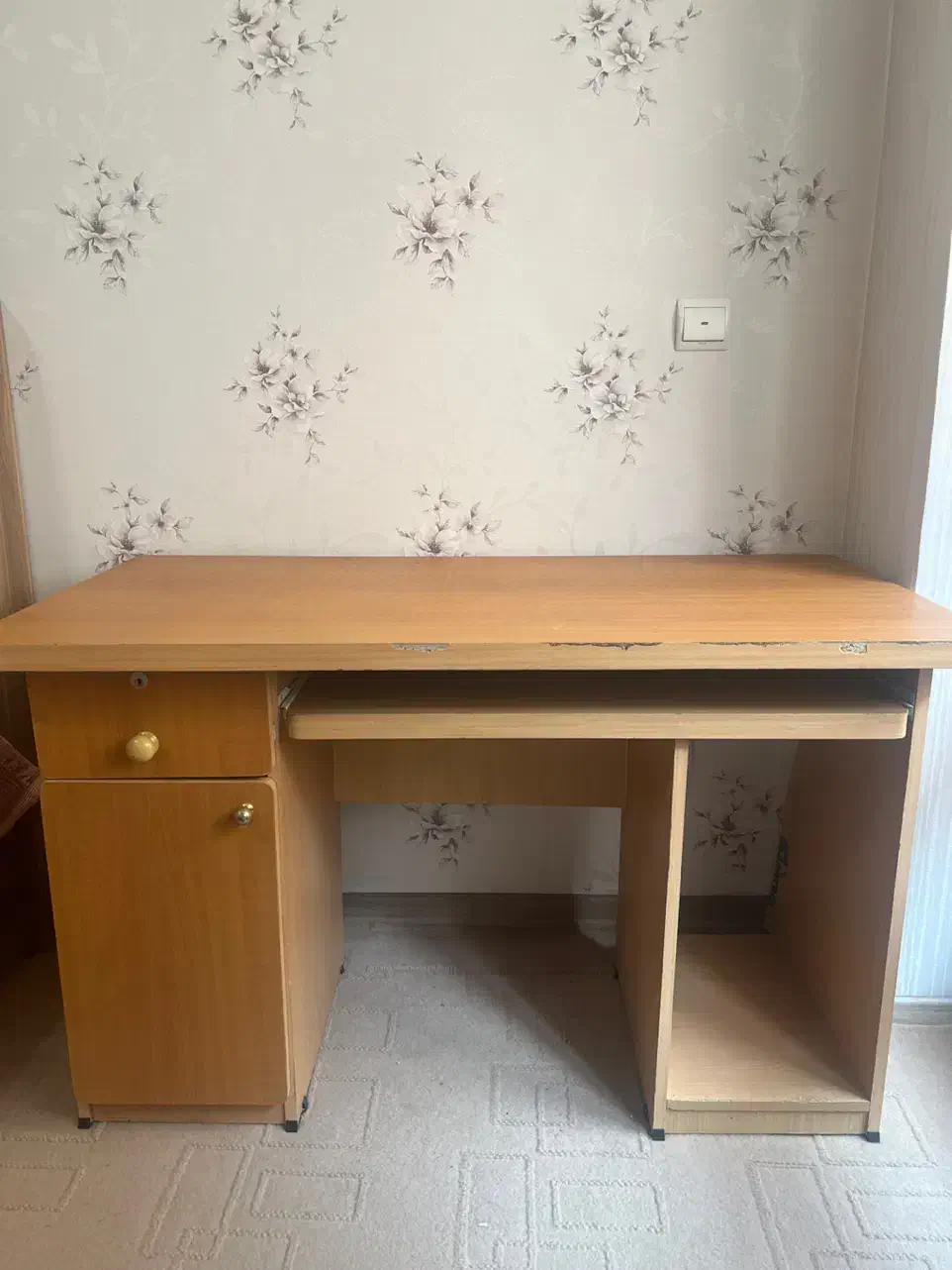 میز تحریر و کامپیوتر|میز تحریر و کامپیوتر|تبریز, |دیوار