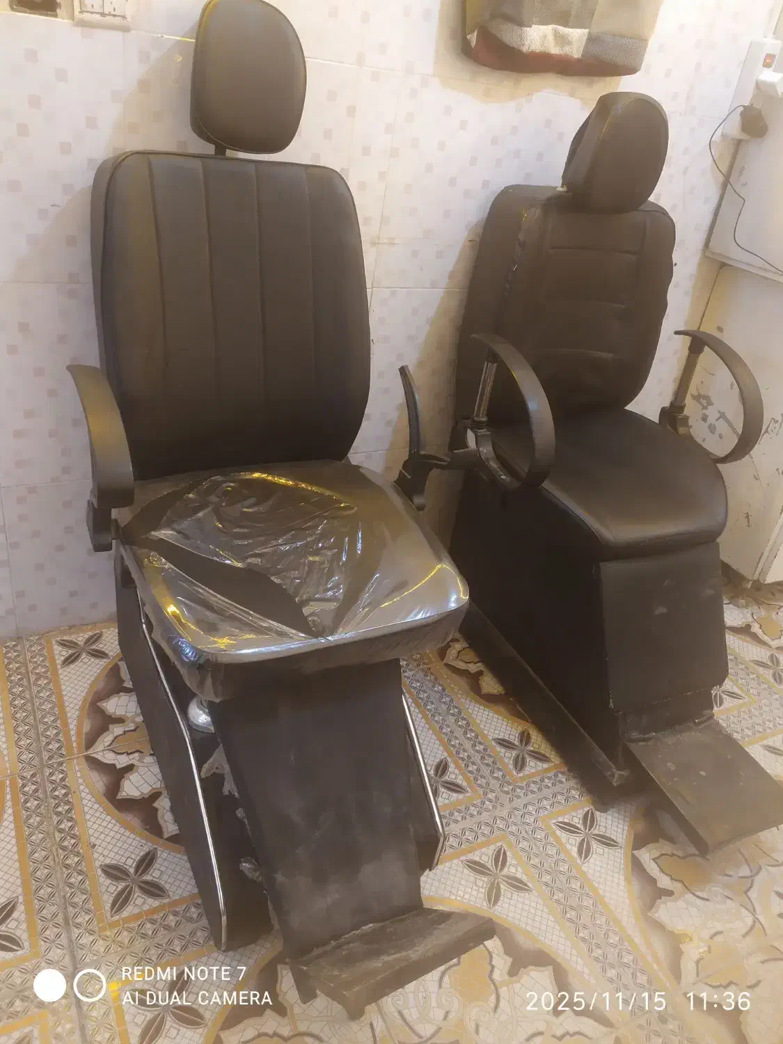 دوتا صندلی اصلاح|آرایشگاه و سالن‌های زیبایی|کارون, |دیوار