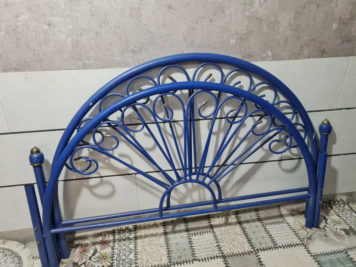 تختخواب دونفره طرح فرفورژه درحد نو|تخت و سرویس خواب|تویسرکان, |دیوار