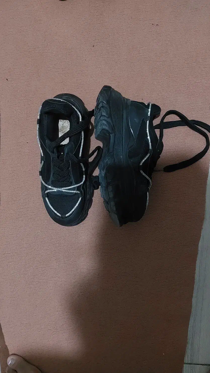 کفش اسپرت و تالار|کیف، کفش، کمربند|نقده, |دیوار