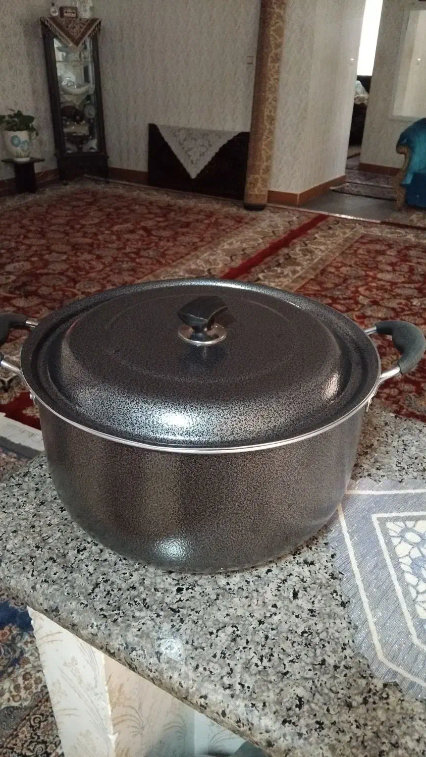 قابلمه روحی و تفلون|ظروف پخت‌وپز|آستانه اشرفیه, |دیوار