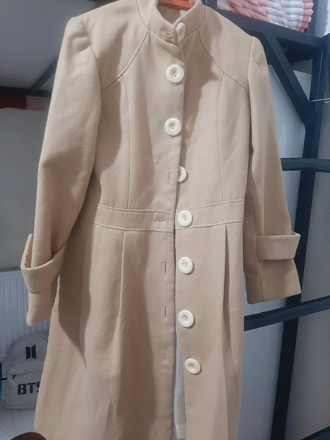 پالتو کرمی|لباس|اصفهان, عطار نیشابوری|دیوار