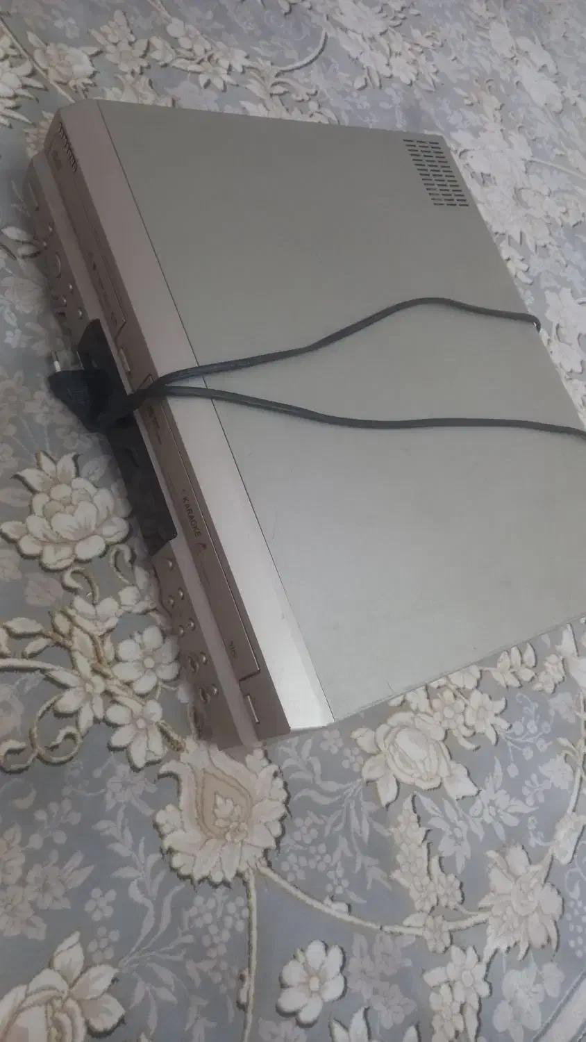 یک دستگاه ویدیو|پخش‌کننده DVD و ویدیو|زنجان, |دیوار