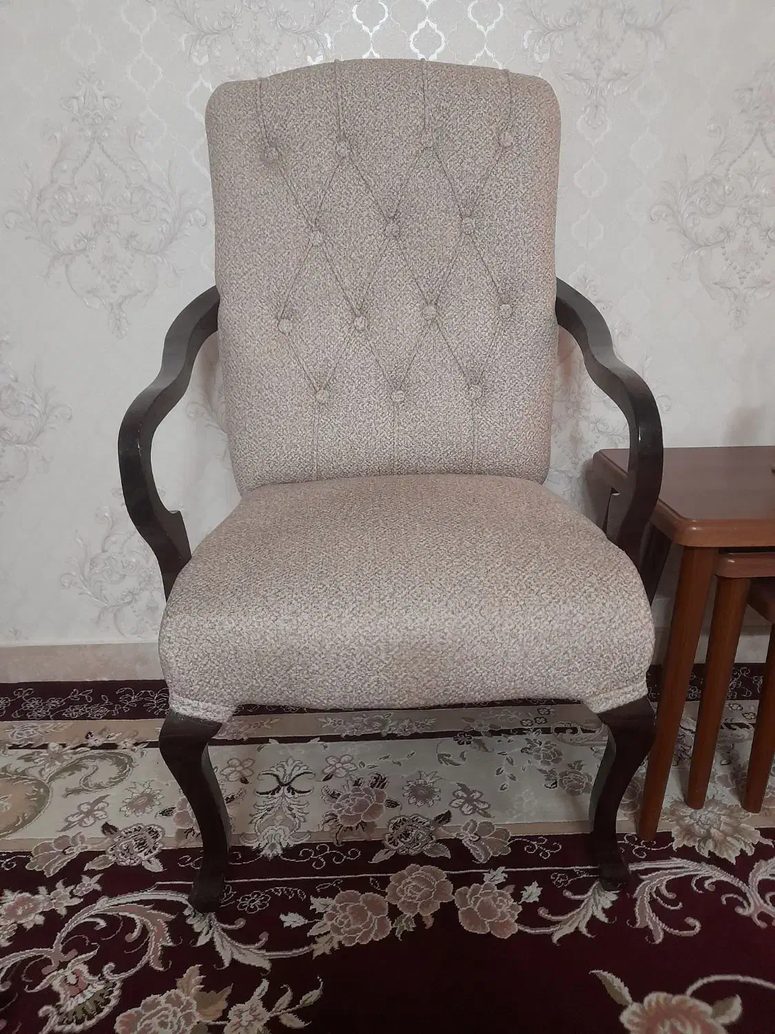 صندلی میزبان|میز و صندلی غذاخوری|ری, فیروزآبادی|دیوار