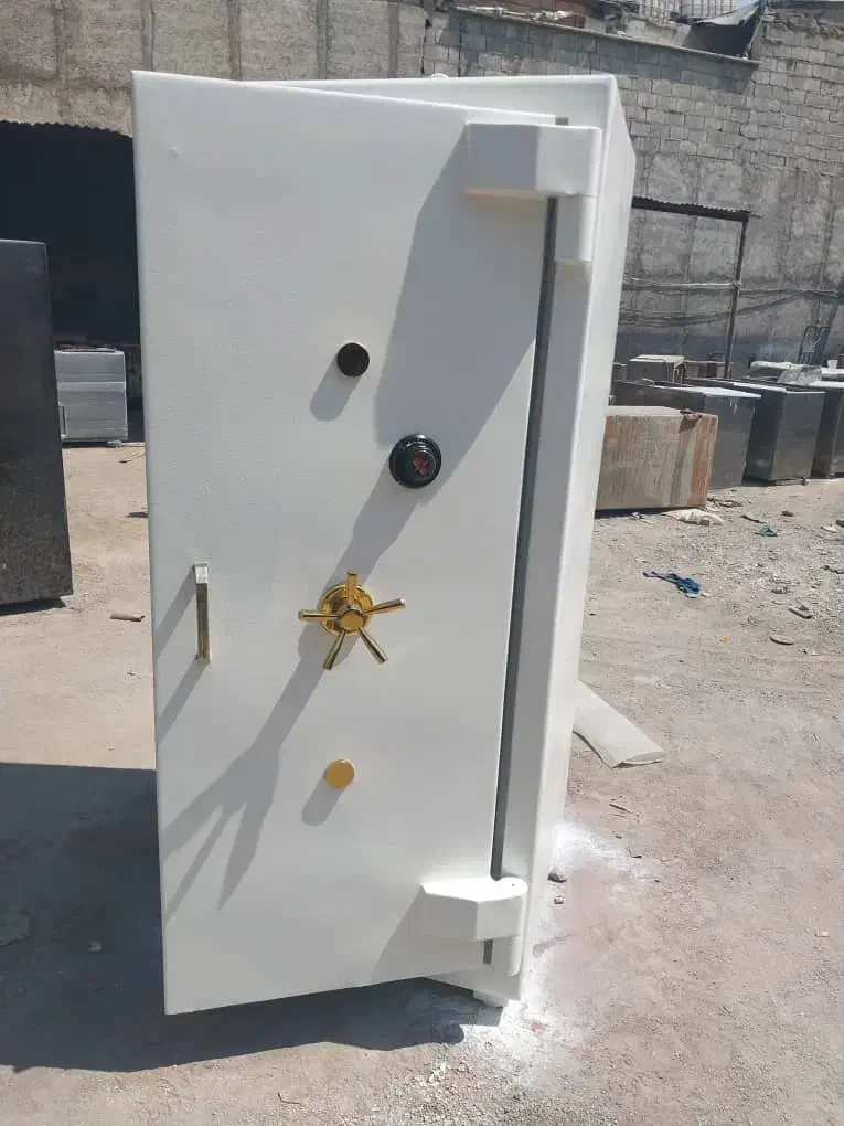 ۱۲۰در ۸۰ عمق ۶۰ وزن یک تن گاوصندوق|فروشگاه و مغازه|پیرانشهر, |دیوار