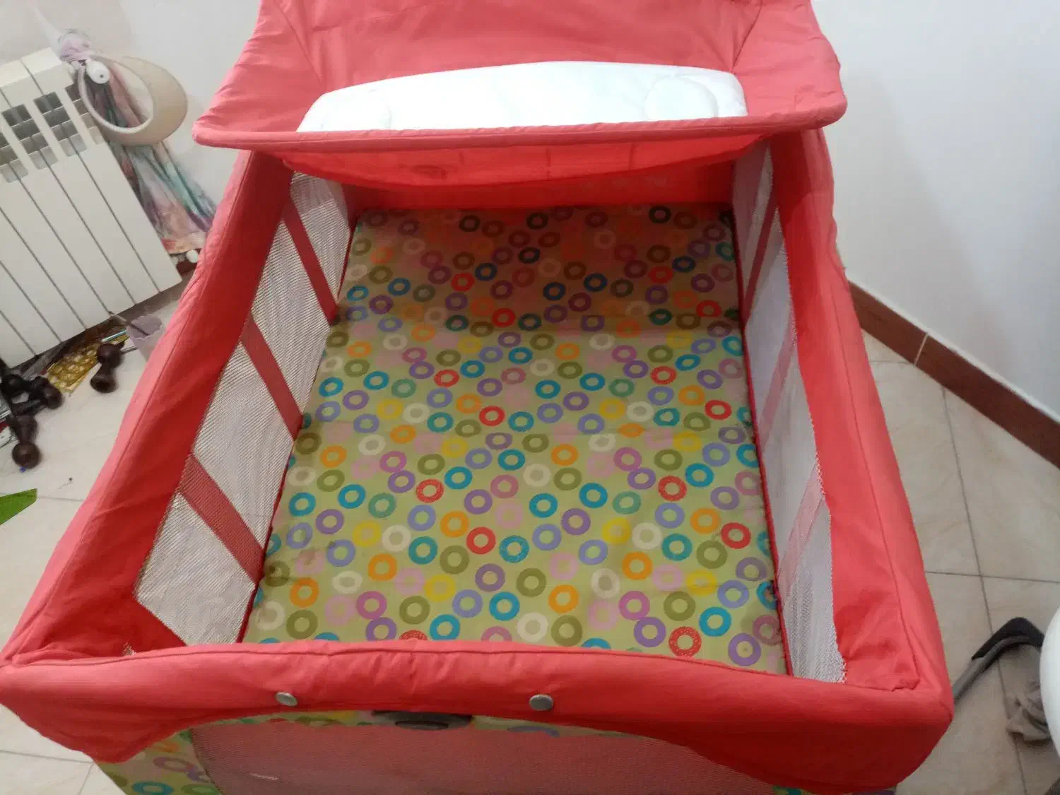 تخت نوزاد|تخت و صندلی بچه|رشت, فلسطین|دیوار