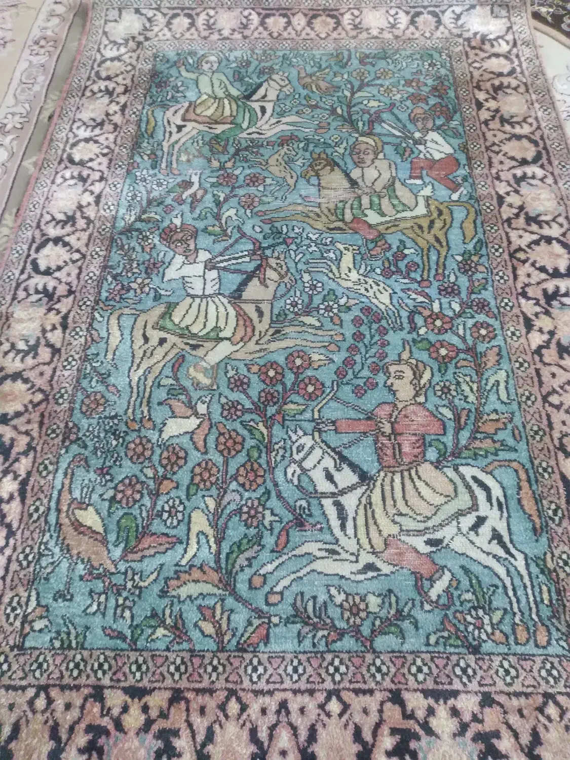 فرش شکارگاه پشم وابریشم قدیمی|فرش|قم, زند آباد|دیوار