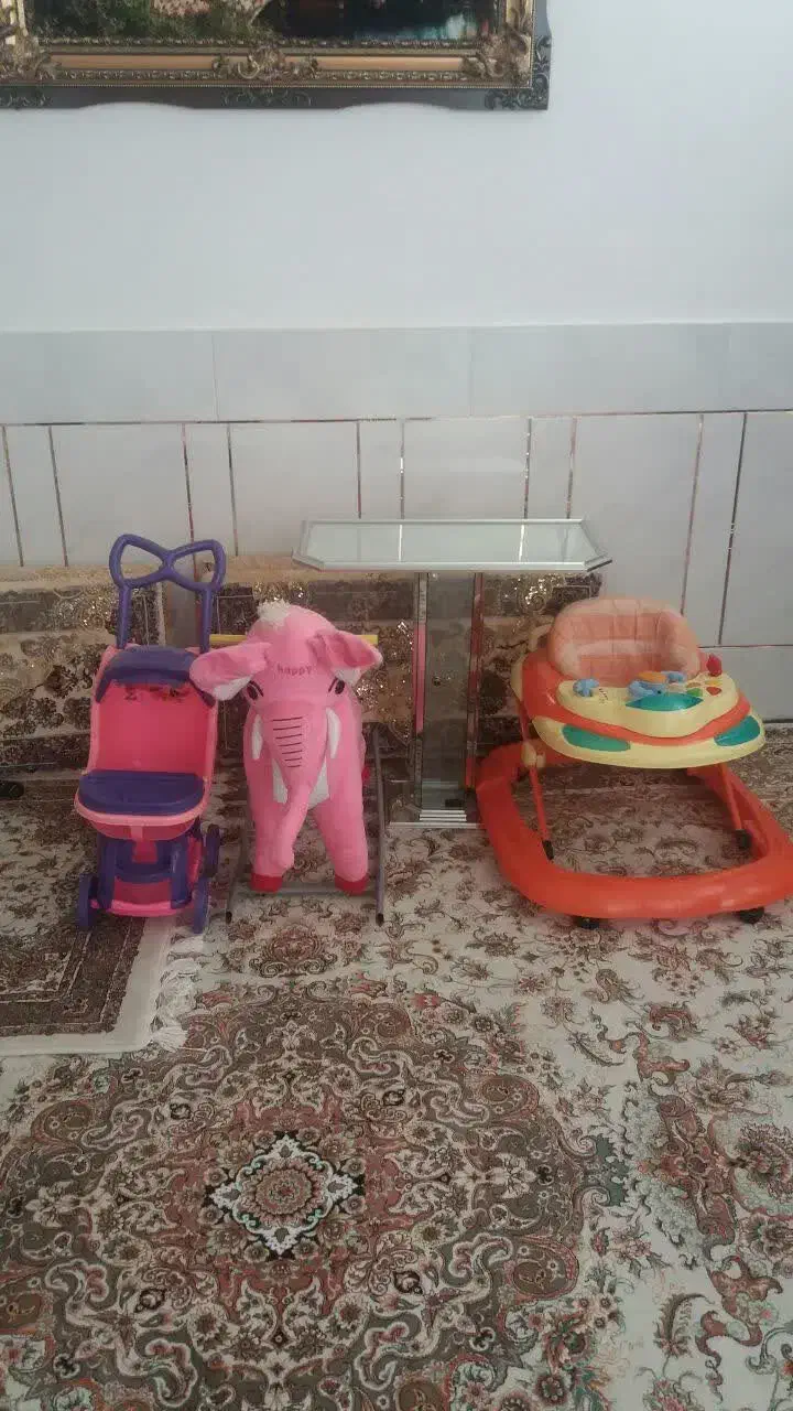 تعدادی وسایل|اسباب و اثاث بچه|خمین, |دیوار