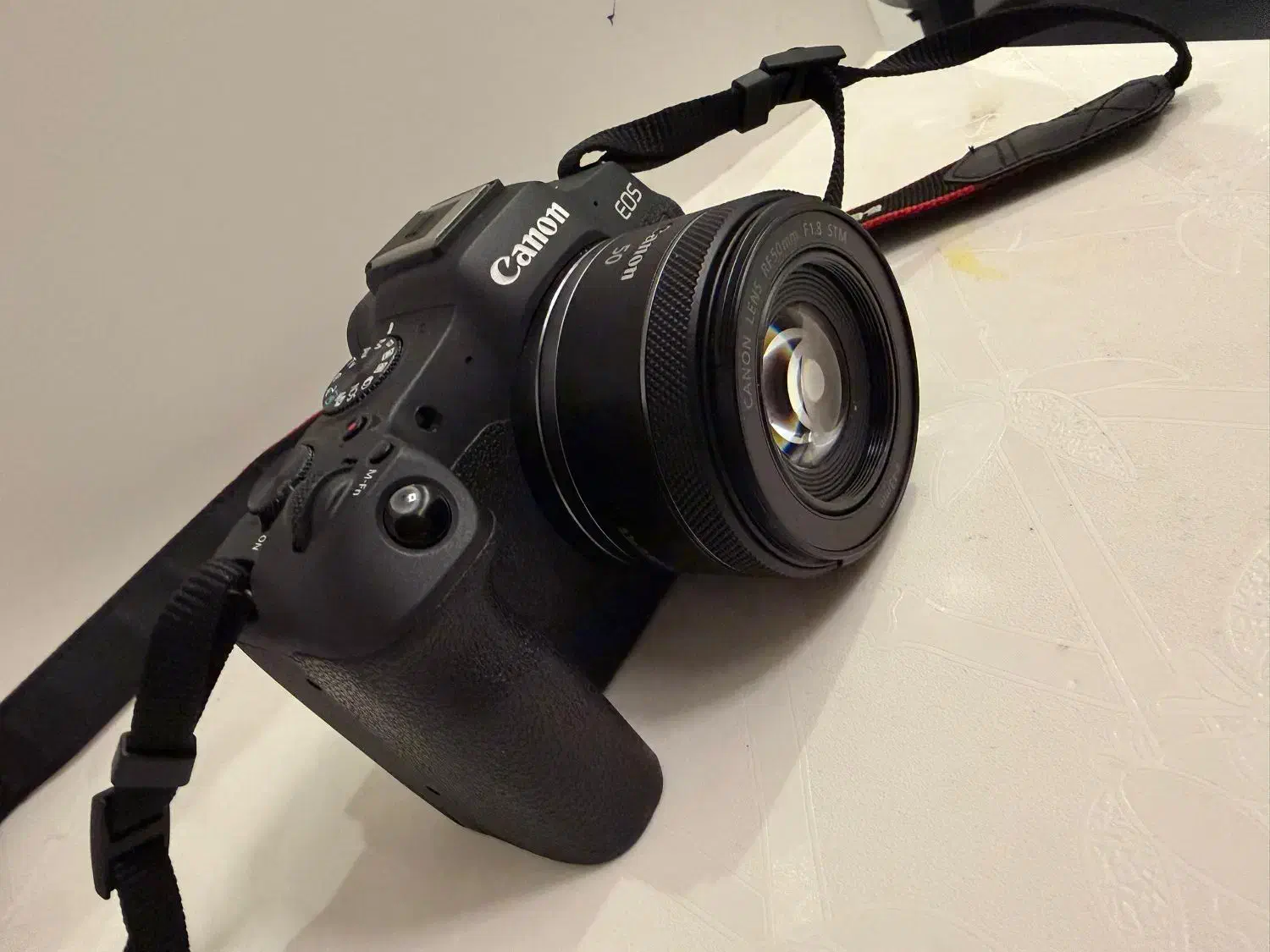 دوربین حرفه‌ای کنون R8|دوربین عکاسی و فیلم‌برداری|قم, چهار امامزاده|دیوار