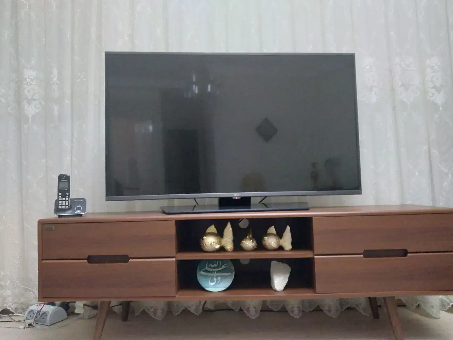 میز تلوزیون نو|میز تلویزیون|میانه, |دیوار