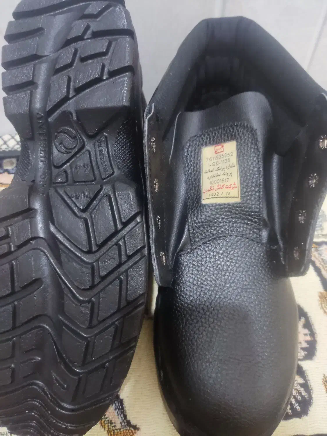 ۴کفش ایمنی و۲ کلاه ایمنی|کیف، کفش، کمربند|اهواز, شهرک برق|دیوار