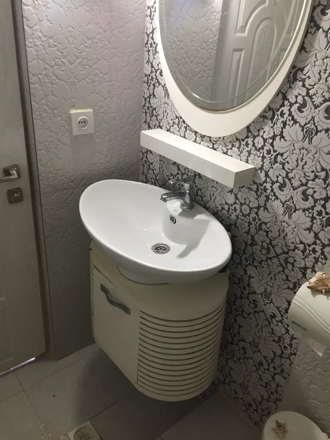 روشویی و آیینه|لوازم سرویس بهداشتی|گرگان, |دیوار