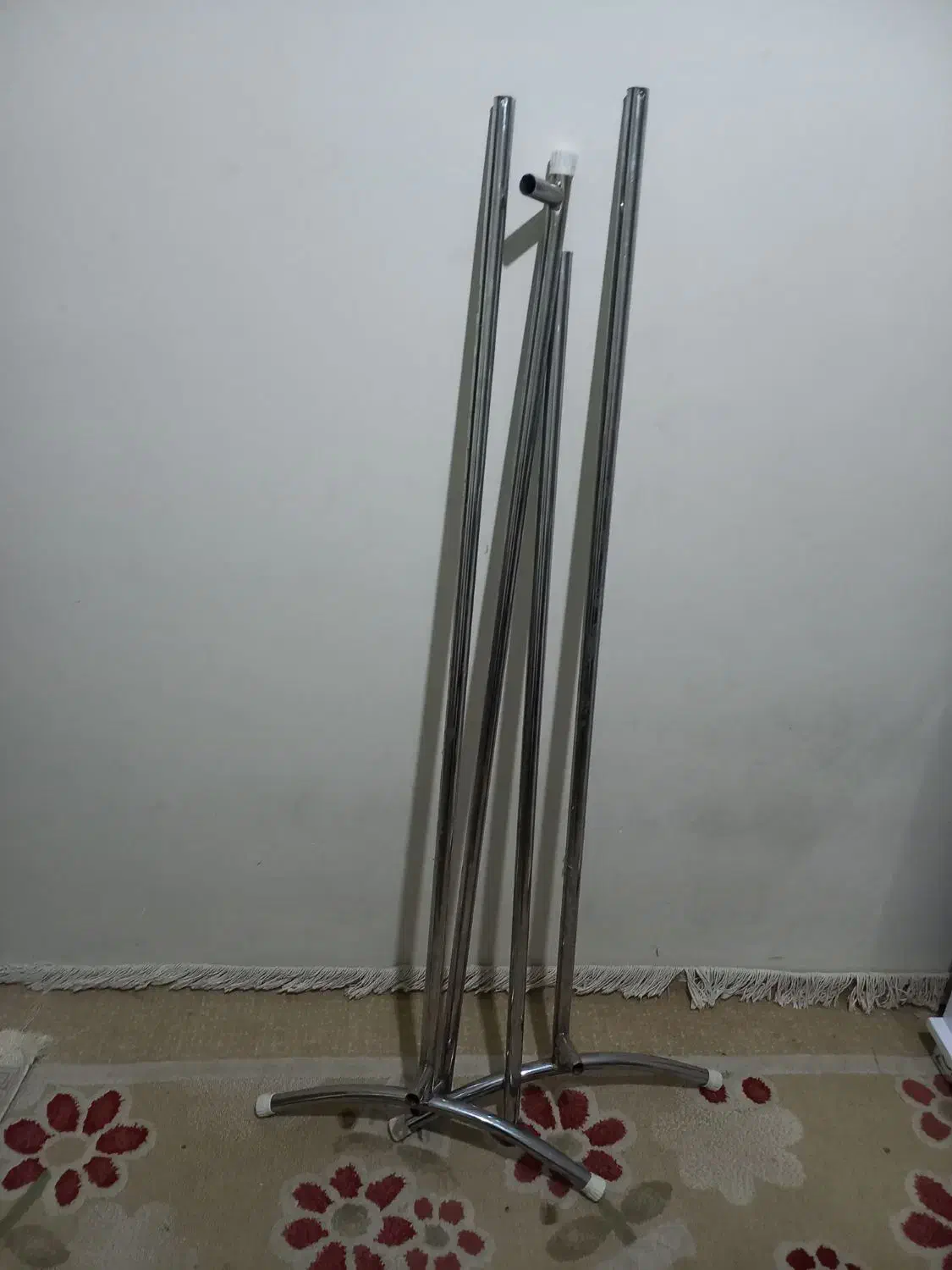 جالباسی|بندرخت و رختآویز|گلبهار, شهر جدید گلبهار|دیوار