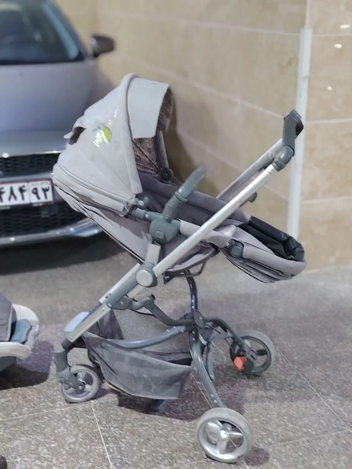 کالسکه  دو طرفه آلمانی و کریر|کالسکه و لوازم جانبی|شیراز, فرهنگ شهر|دیوار