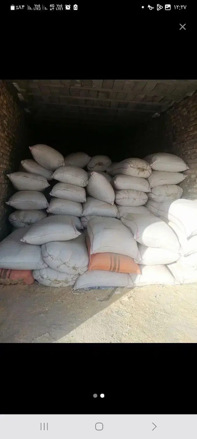 ۱۰۰تن کاه دیم کیسه شده داخل سوله|عمده‌فروشی|دیواندره, |دیوار