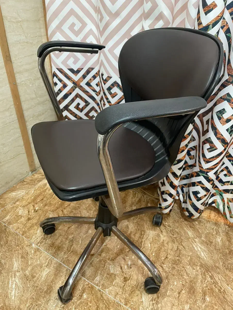 صندلی چرخ دار|صندلی و نیمکت|لنگرود, |دیوار