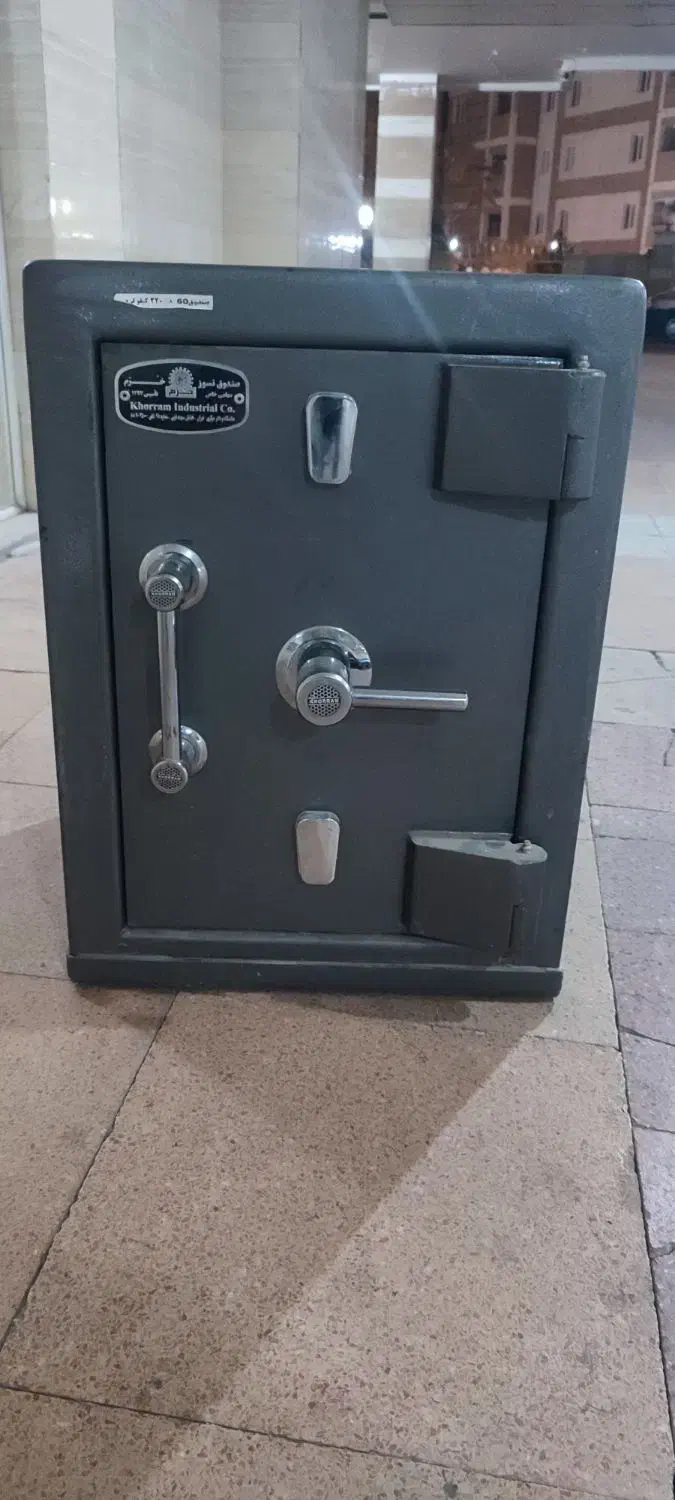 گاوصندوق 200kr خرم ضد سرقت لولا قابدار وزن220k|ابزارآلات|یزد, |دیوار