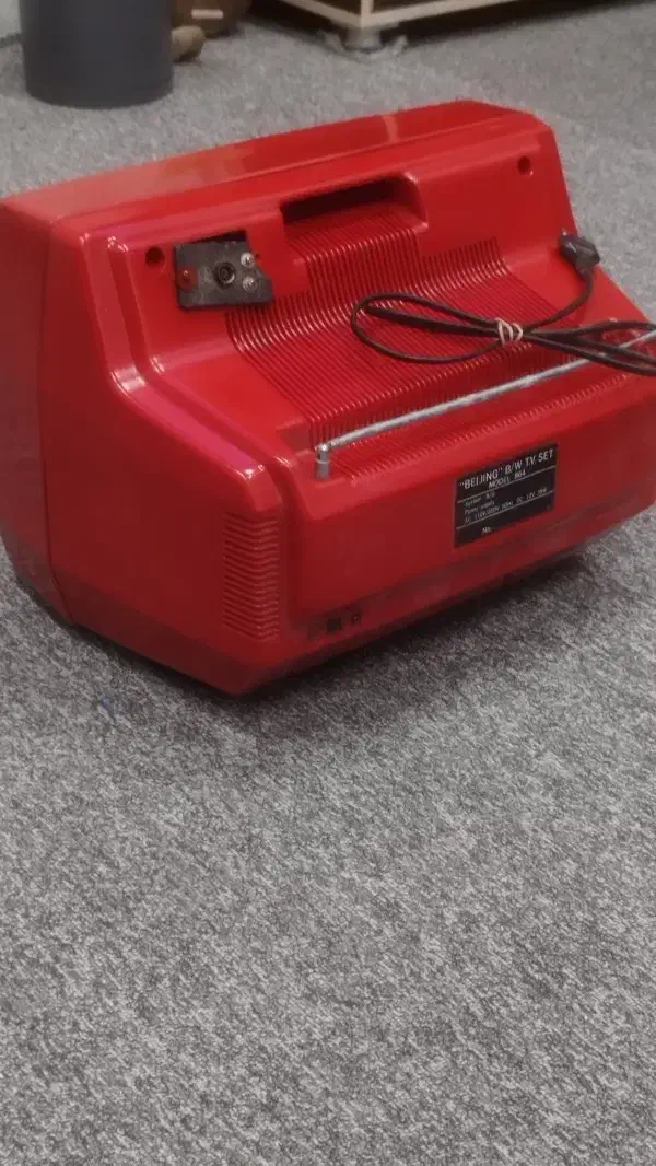 تلوزیون عتیقه|کلکسیون اشیاء عتیقه|میبد, |دیوار