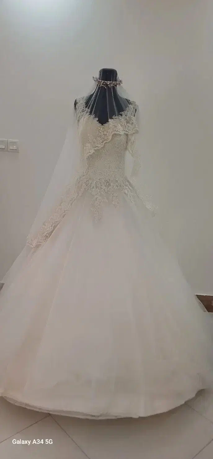 لباس عروس بهمراه پایه مانکن|لباس|گنبد کاووس, |دیوار