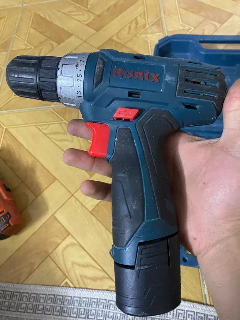 دو عدد پیچگوشتی شارژی رونیکس و مکس|ابزارآلات|چهاردانگه (تهران), |دیوار