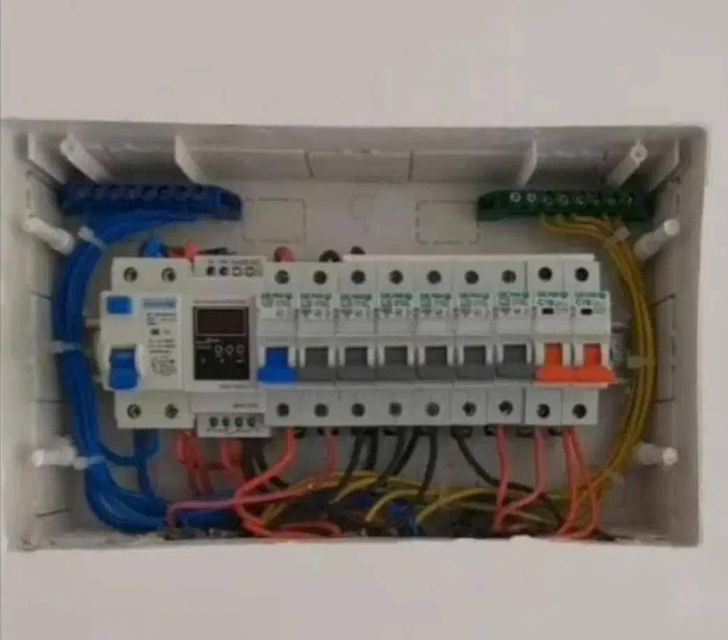 برق کار ساختمان سیم کشی نصب کلید پریز رفع اتصالات|خدمات پیشه و مهارت|چابهار, |دیوار