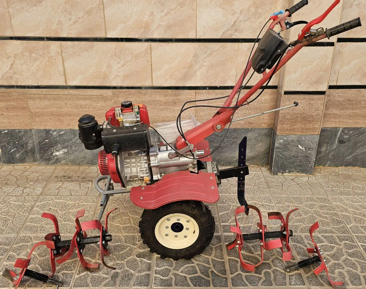 شخم زن ۵ اسب دیزلی|ماشینآلات صنعتی|تاکستان, |دیوار