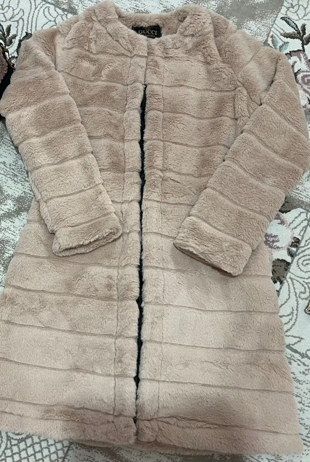 پالتو زمستانی|لباس|قم, باغ شازده|دیوار