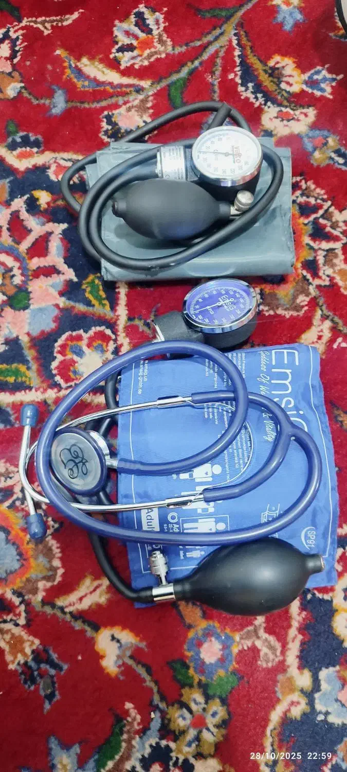 دو عدد دستگاه فشار سنج|آرایشی، بهداشتی، درمانی|چهارباغ, |دیوار