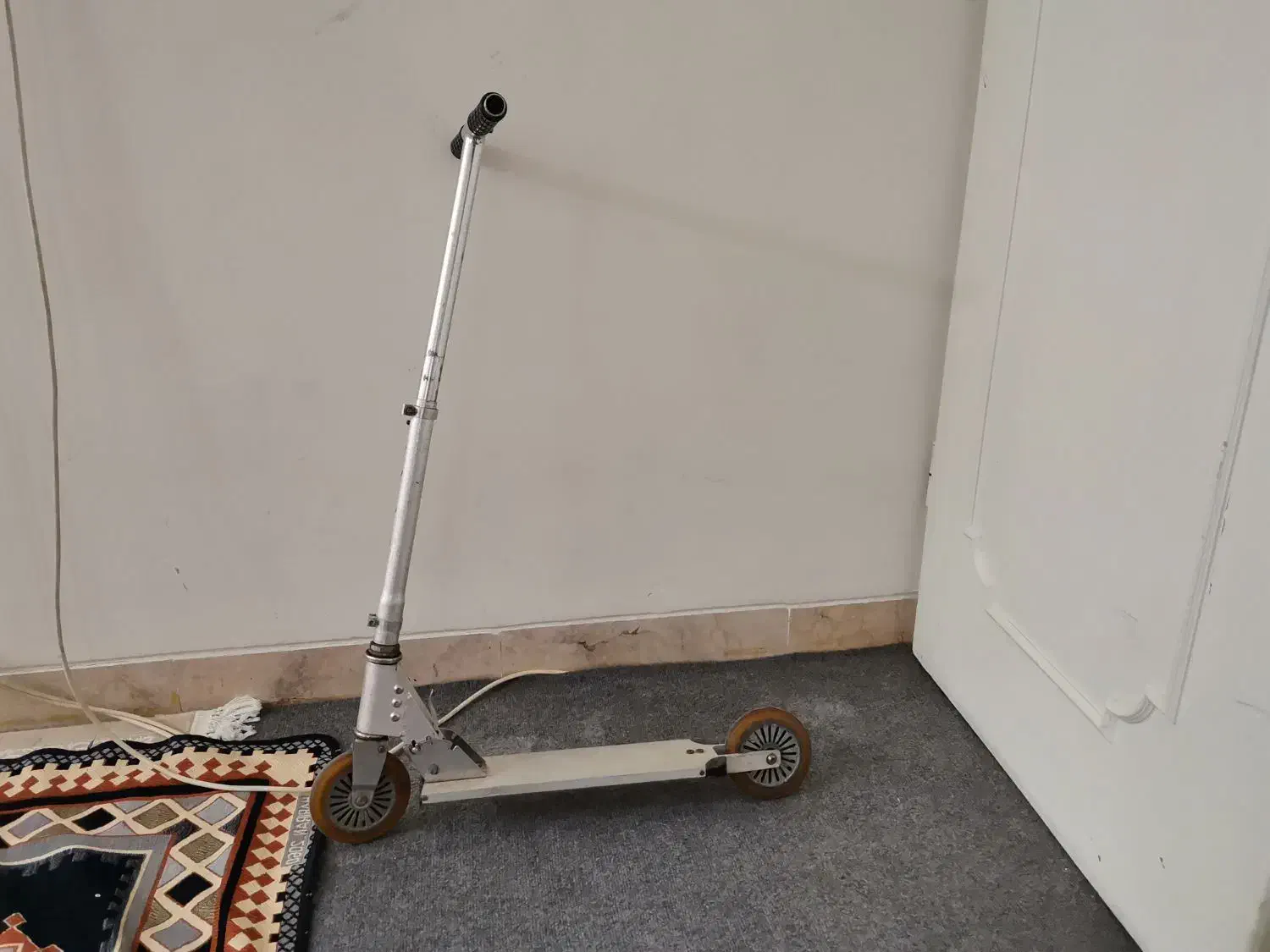 اسکوتر آلومینیوم ی|دوچرخه، اسکیت، اسکوتر|شیراز, آبیاری|دیوار