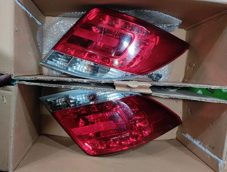 چراغ عقب دنا بسیار تمیز|قطعات یدکی و لوازم جانبی|یاسوج, |دیوار