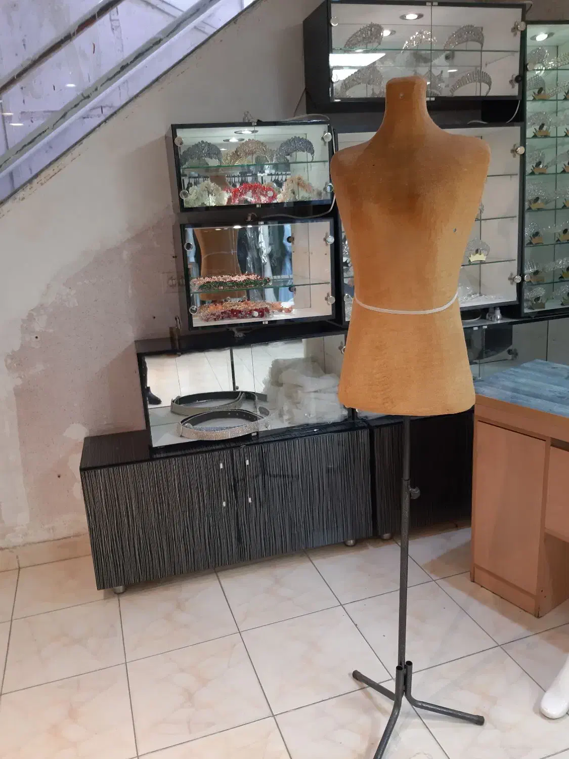 مانکن فروشی قیمت توافقی|فروشگاه و مغازه|کرمانشاه, |دیوار