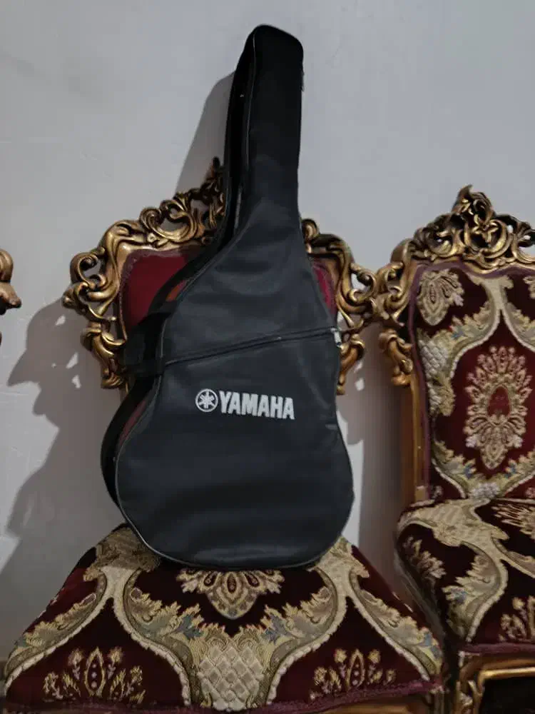 گیتار یاماها،کتاب آموزشی آکسفورد،و کیف نگهدارنده،|گیتار، بیس، امپلیفایر|پیشوا, |دیوار