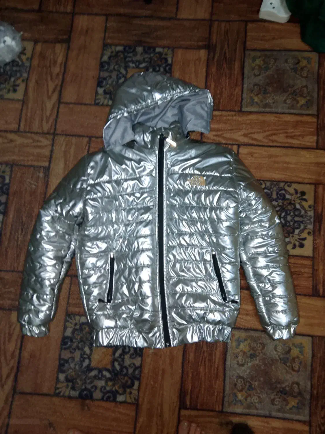 کاپشن|لباس|تهران, مظاهری|دیوار