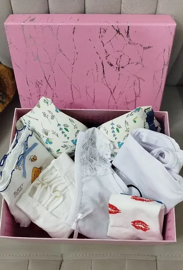 باکس ارزان هدیه روز زن|لباس|برخوار, |دیوار