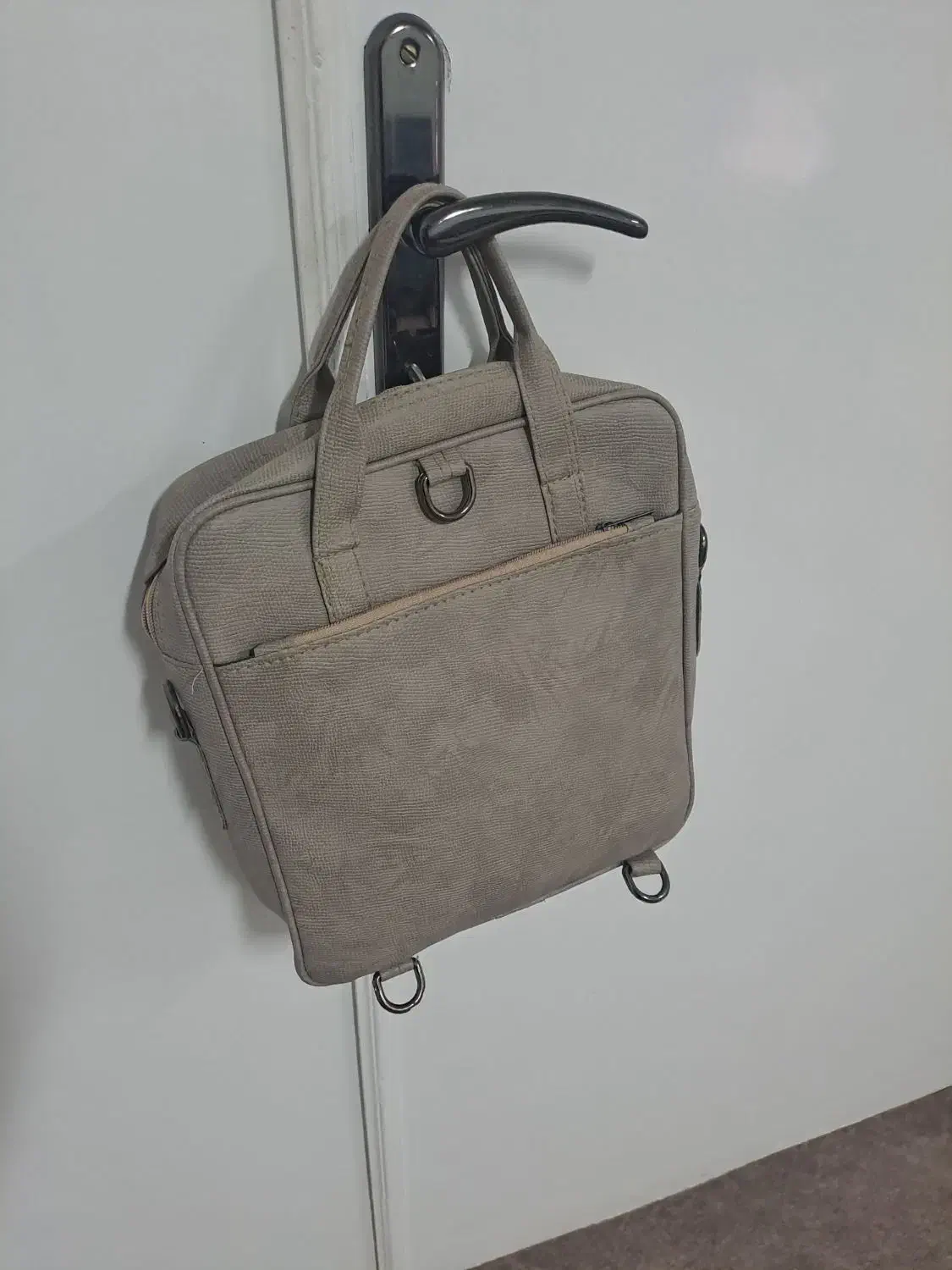 کیف دانشجویی|کیف، کفش، کمربند|گناباد, |دیوار