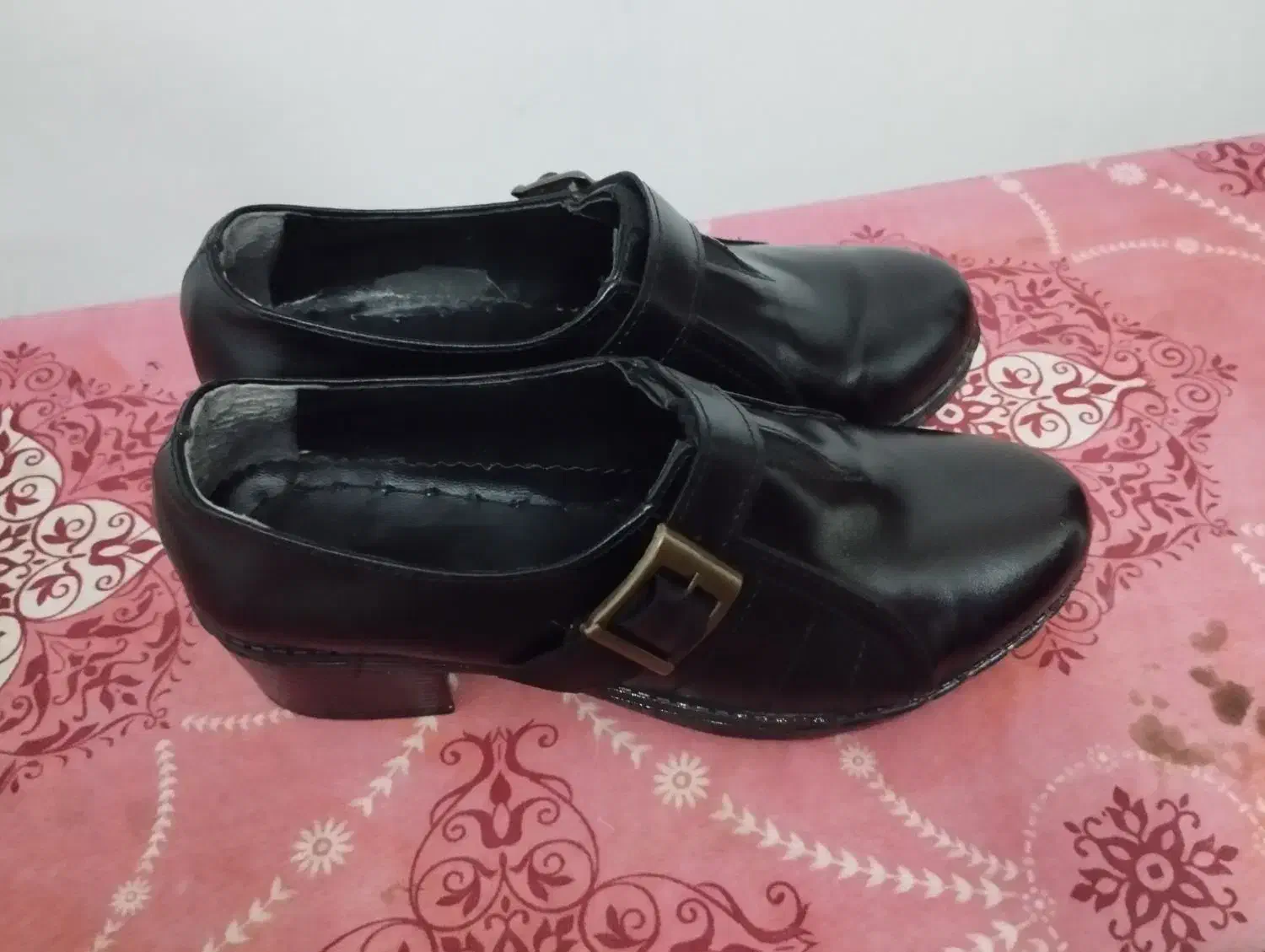 کفش|کیف، کفش، کمربند|شیراز, گویم|دیوار