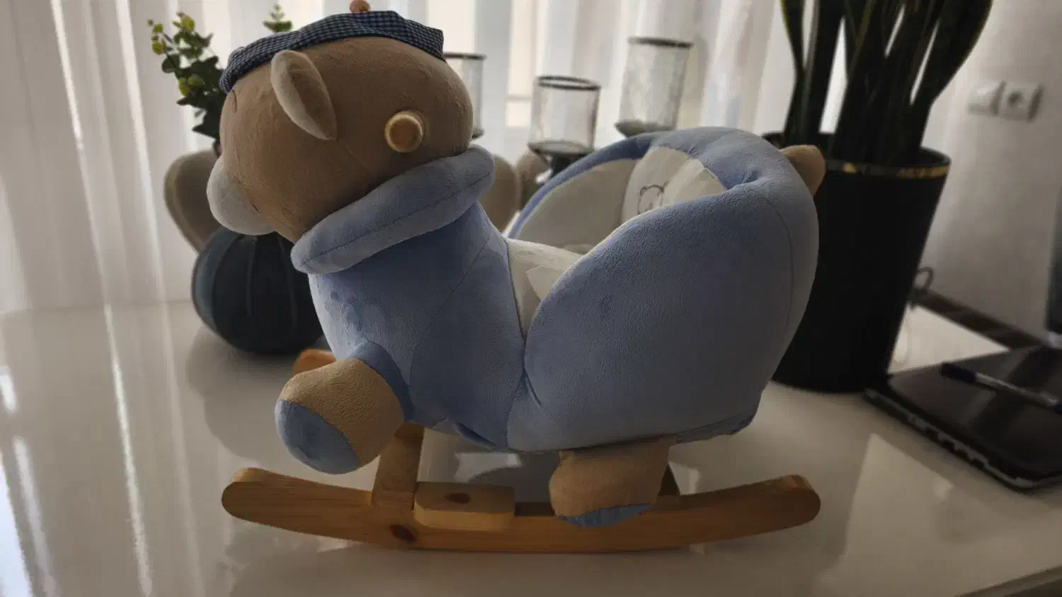 عروسک خرسی بزرگ و  پایه چوبی برای سواری کودکان|اسباب‌بازی بچه|مراغه, |دیوار