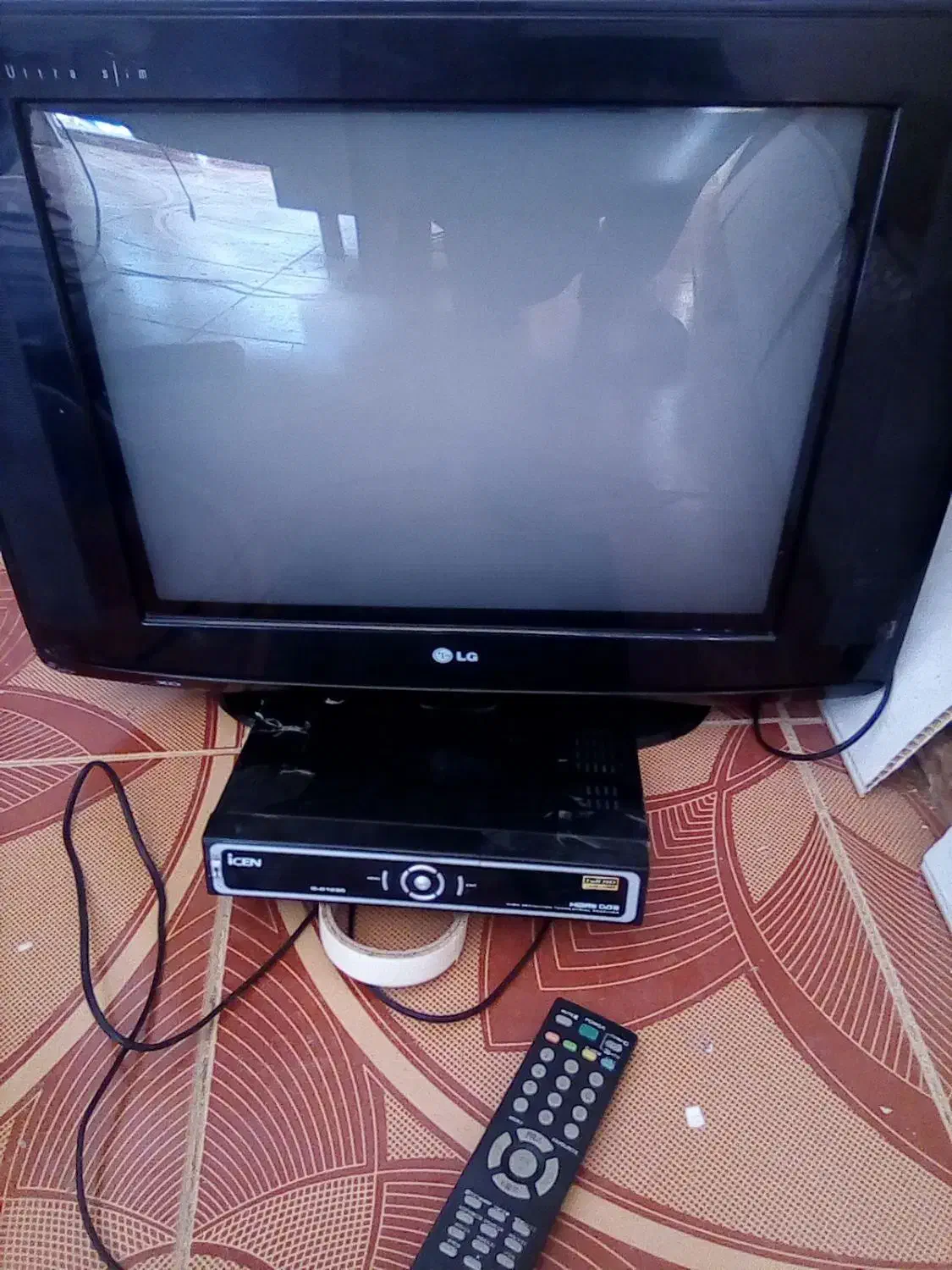 ۲۱اینچ ال جی با دیجیتال|تلویزیون و پروژکتور|یاسوج, |دیوار