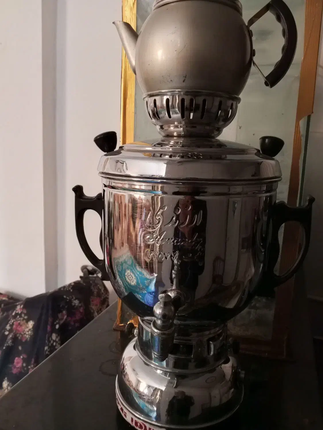 یک عدد سماور|سماور، چای‌ساز، قهوه‌ساز|قرچک, پویینک|دیوار