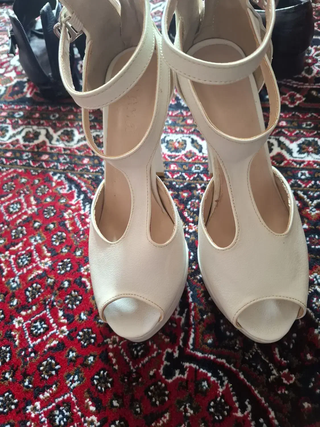 کفش|کیف، کفش، کمربند|کشاورز, |دیوار