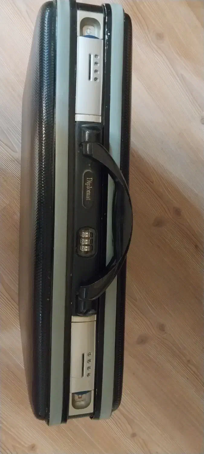 کیف سامسونت مارک دیپلمات در حد نو۴۰ × ۵۰|کیف، کفش، کمربند|مشگین شهر, |دیوار