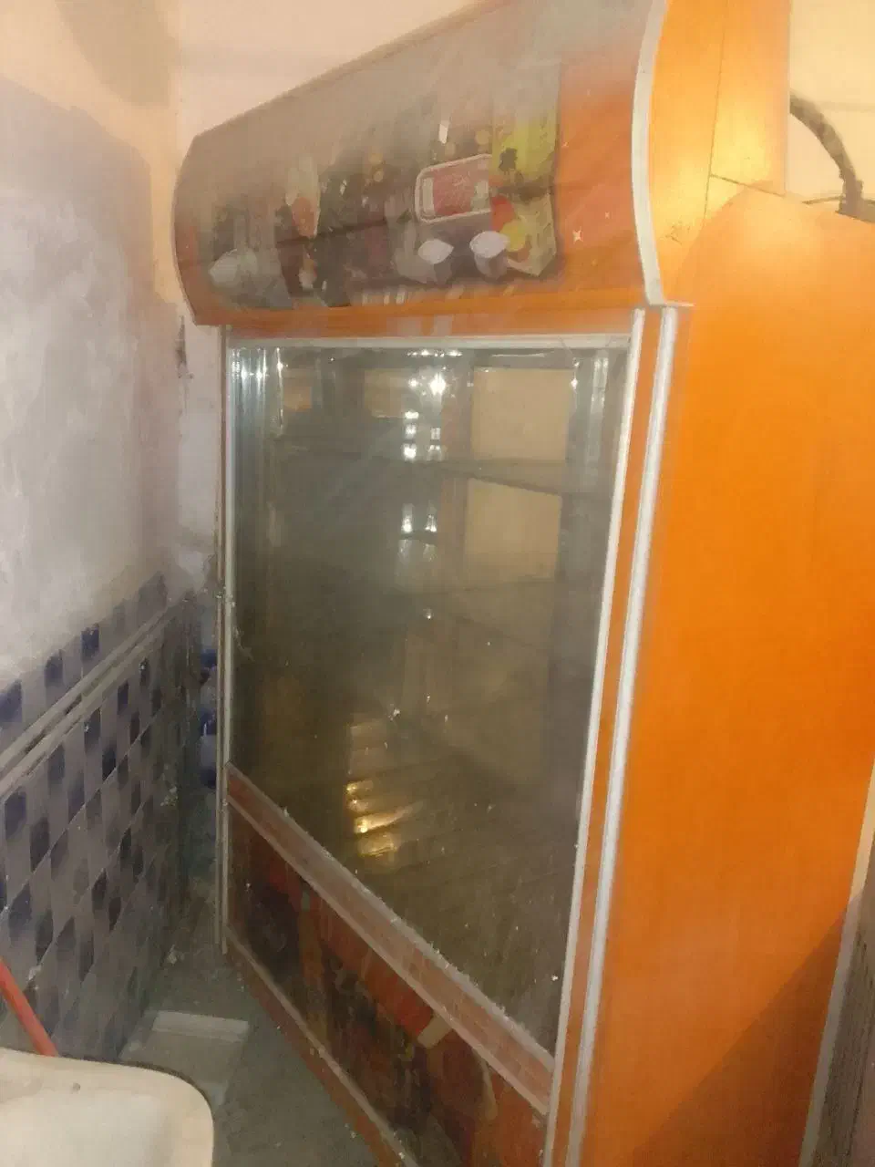 یخچال ویترینی|یخچال و فریزر|سرخنکلاته, |دیوار