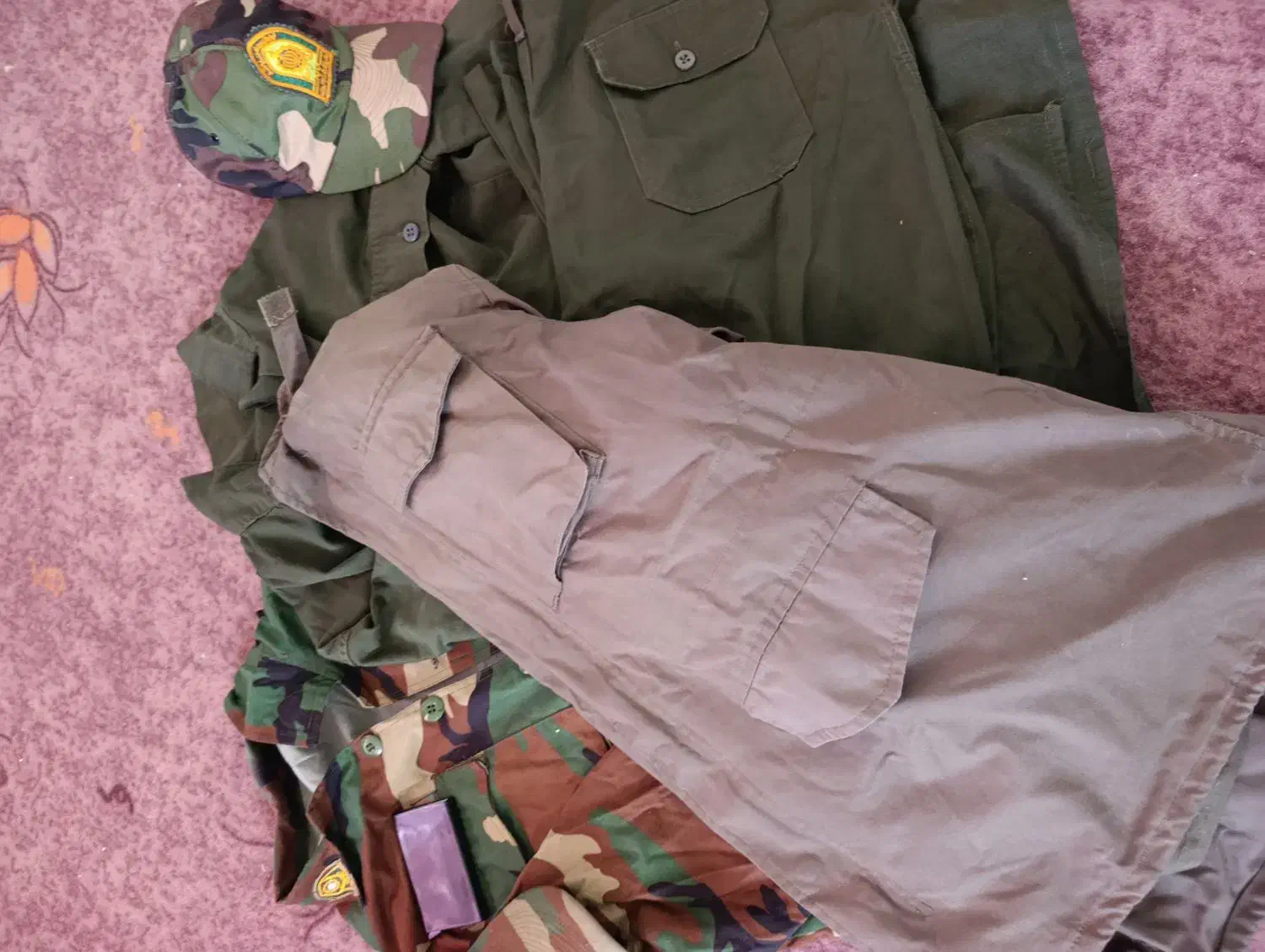 پوتین و لباس خدمت سربازی|لباس|جوین, |دیوار