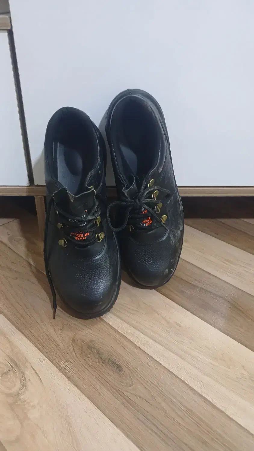 کفش ایمنی|کیف، کفش، کمربند|نیشابور, چاه بلند|دیوار