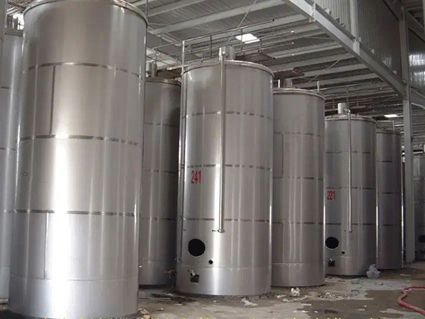 مخزن استیل در انواع حجم و ابعاد|خدمات پیشه و مهارت|فشاپویه, |دیوار