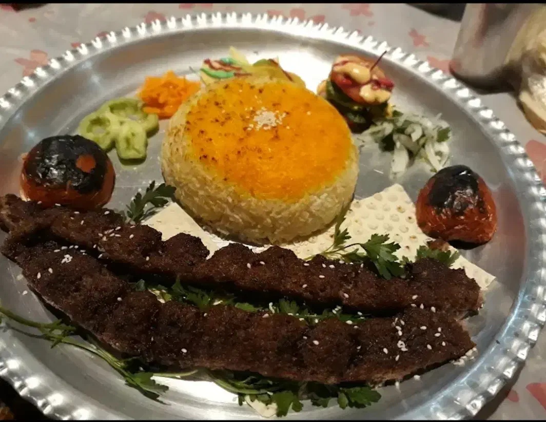 کار در باغ رستوران|استخدام خدمات فروشگاه و رستوران|بروجرد, |دیوار