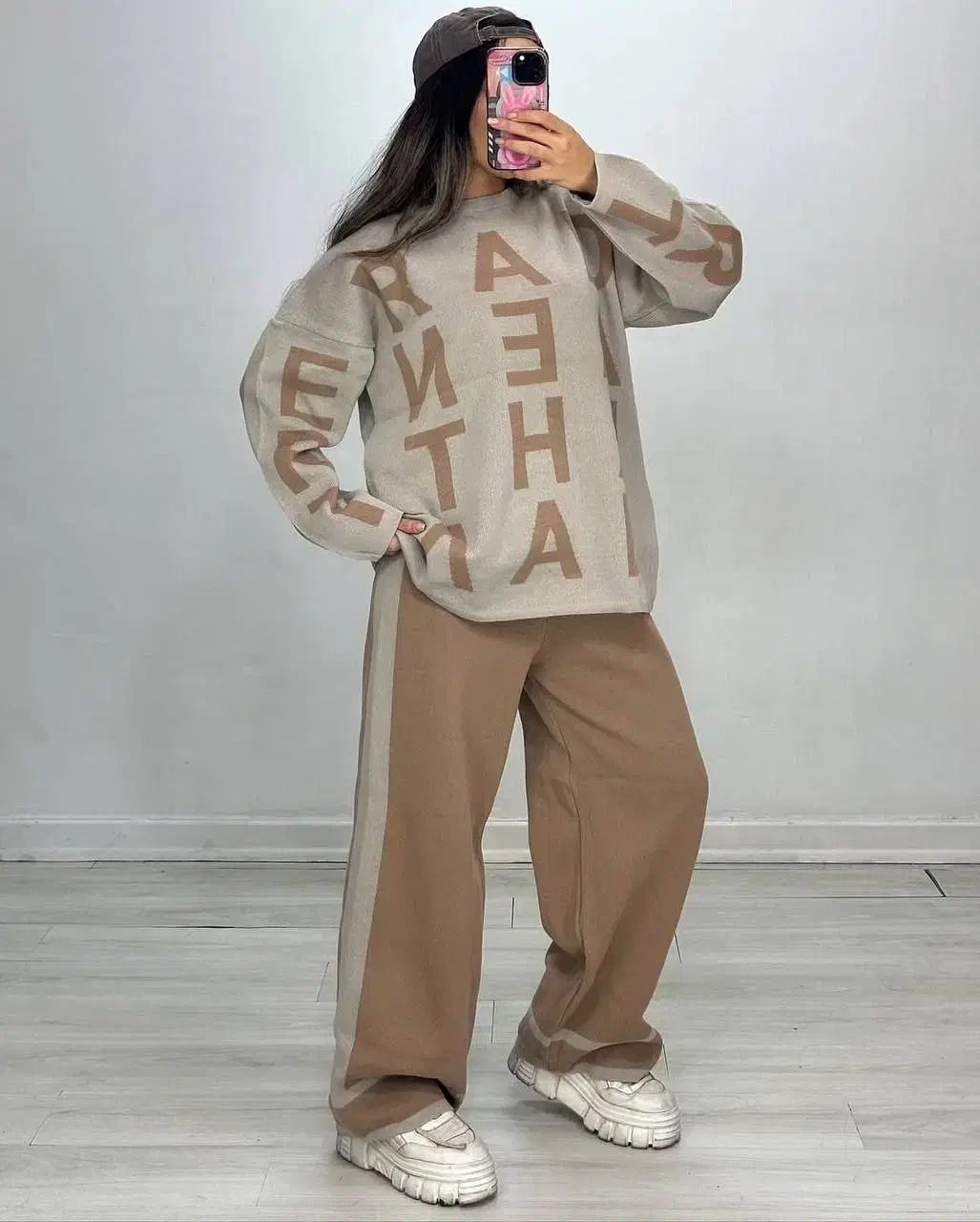 لباس|لباس|مشهد, هفده شهریور|دیوار